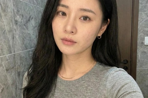 2023最新娱乐八卦新闻：明星恋情曝光引发热议