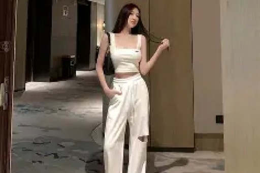 网红摊主鹅腿阿姨塌房后更多黑料被曝光儿子天天开豪车游玩