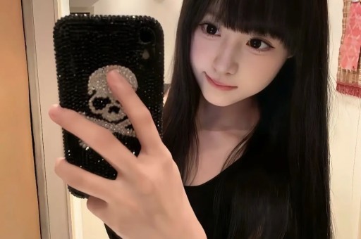 刘晓庆私密对话遭泄露全网疯传律师：传播者或需承担法律责任！